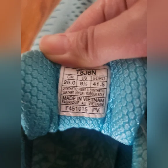 Used ASICS Sneakers - Picture 3 of 7